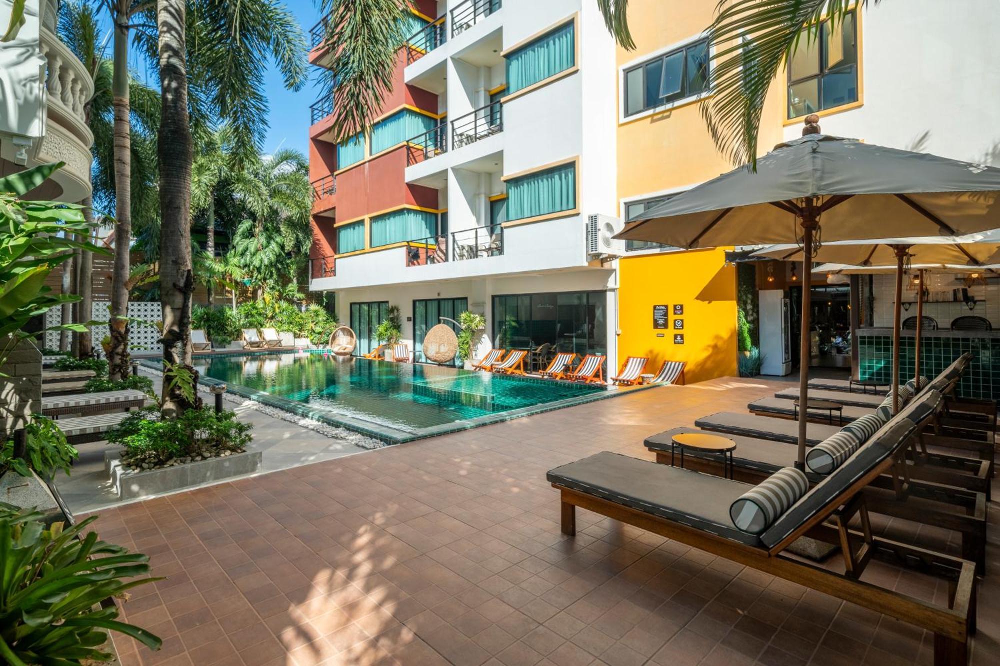 Buasri Boutique Patong Hotel Екстериор снимка
