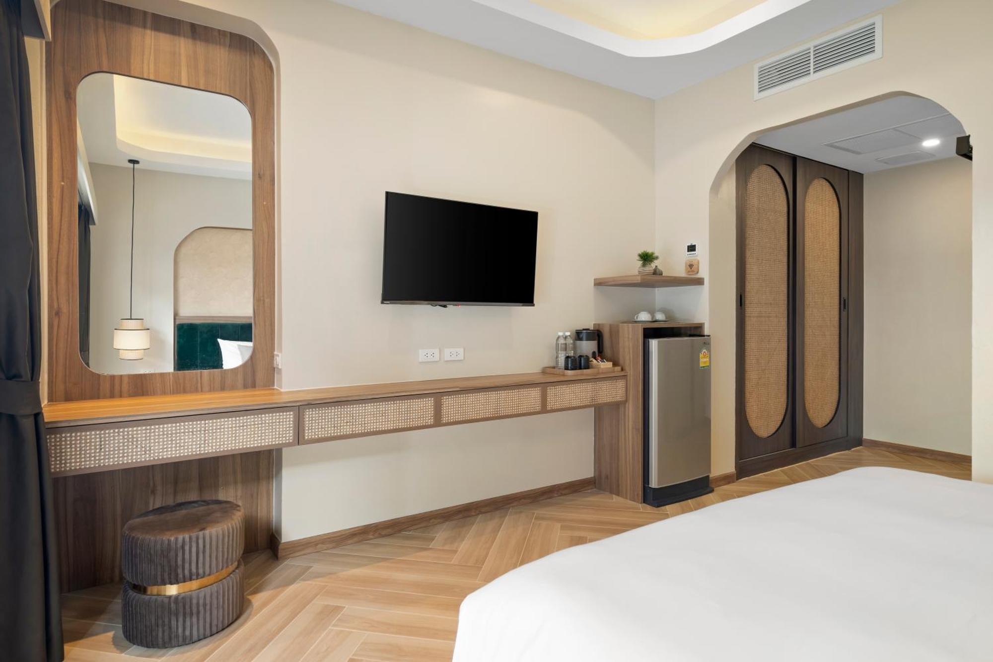 Buasri Boutique Patong Hotel Екстериор снимка